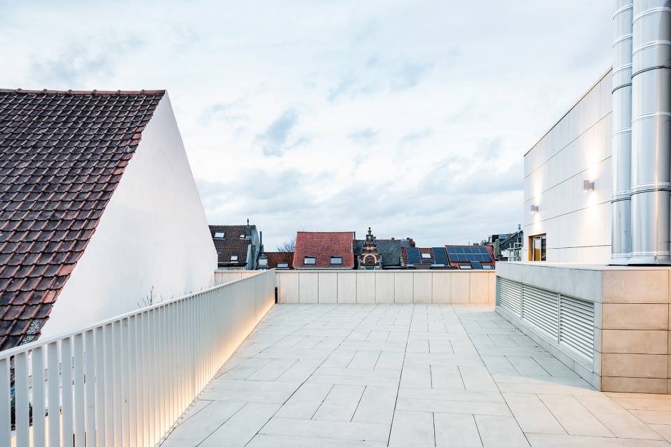 central by b architecten