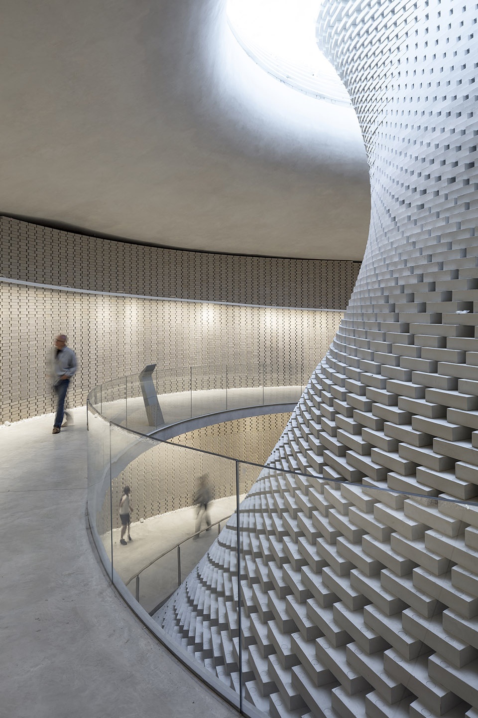 mount herzl memorial hall by kimmel eshkolot architects kalush chechick architects