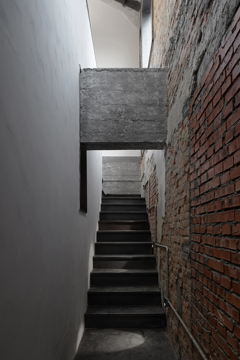 yes art warehouse china by fununit design