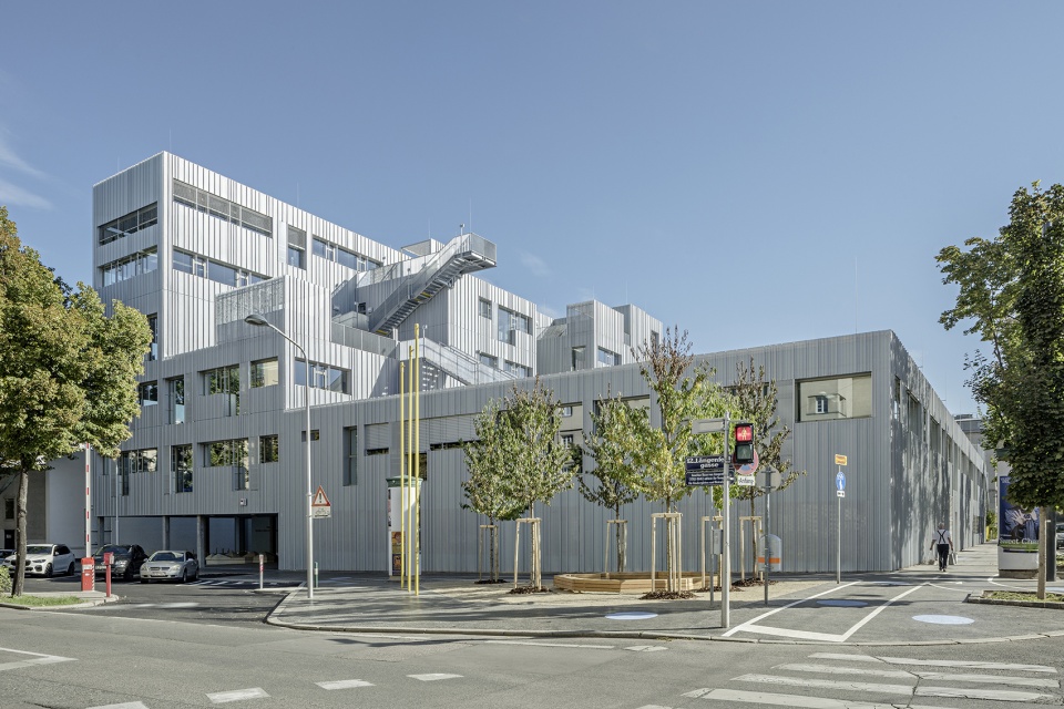langenfeldgasse primary and vocational school by ppag architects