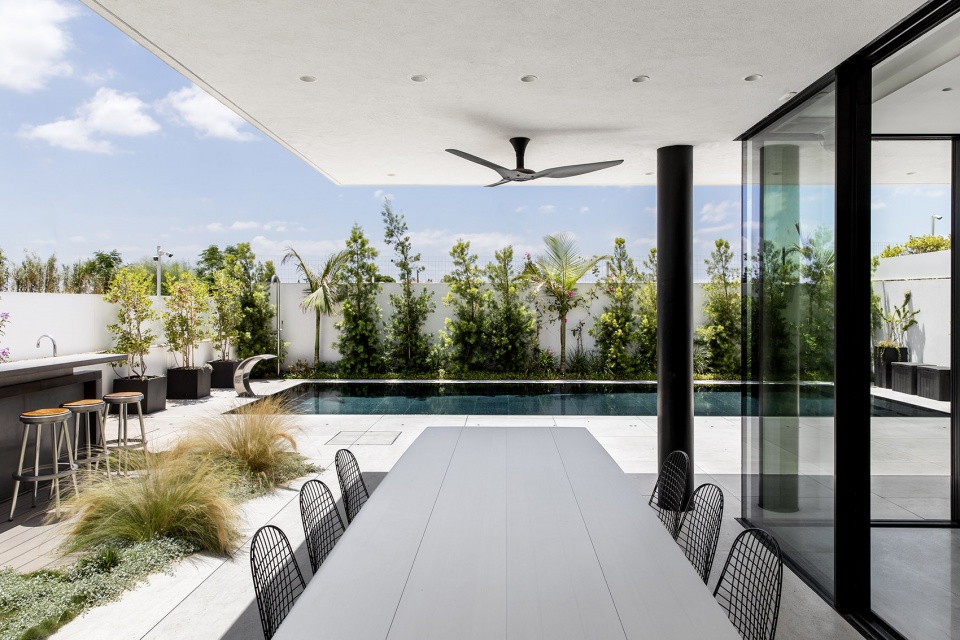 x6 two in one houses by raz melamed architect
