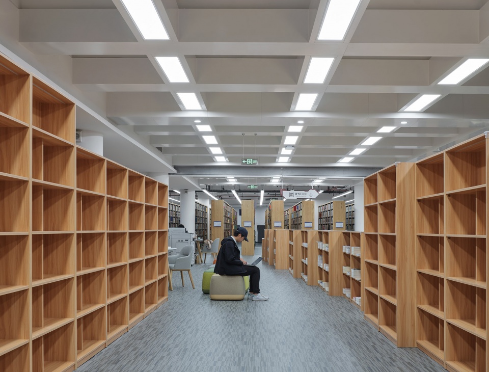 Reconstruction of Bao Yugang Library of Jiaotong University China by Oumoumou Studio