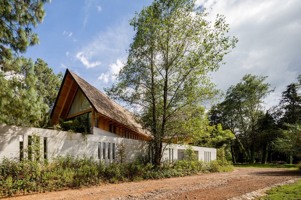 CRA House by Estudio MMX