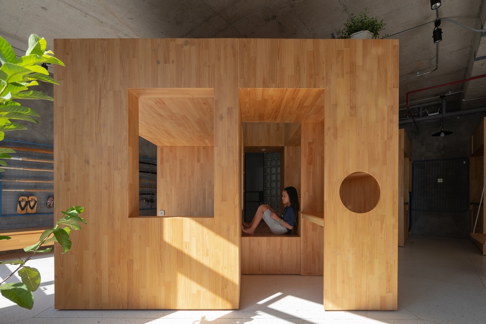 happy box by tropical space