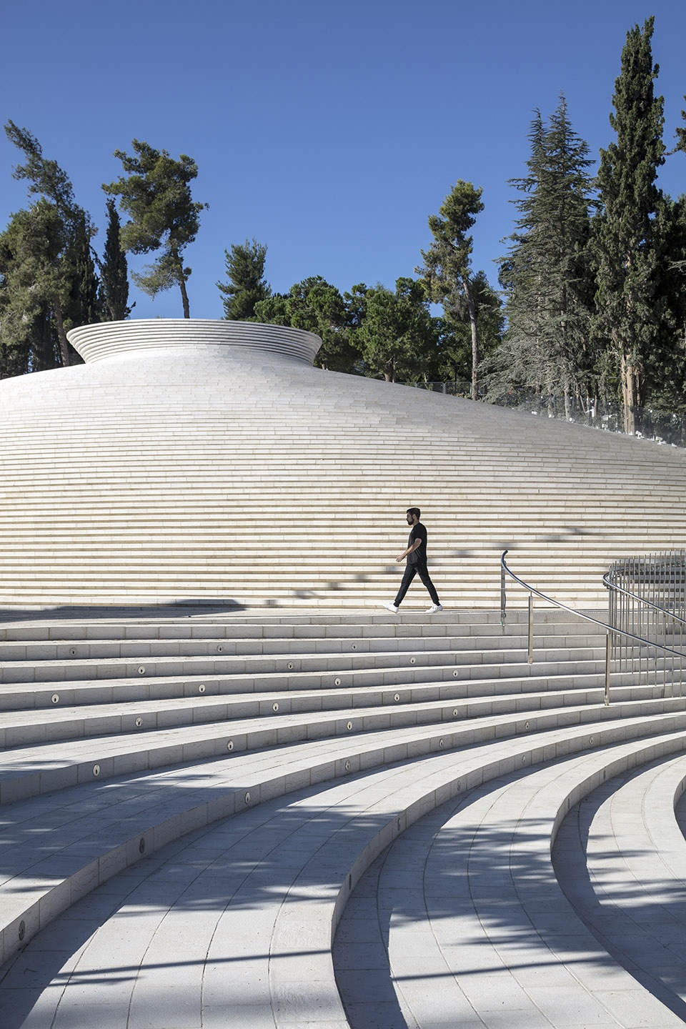 mount herzl memorial hall by kimmel eshkolot architects kalush chechick architects