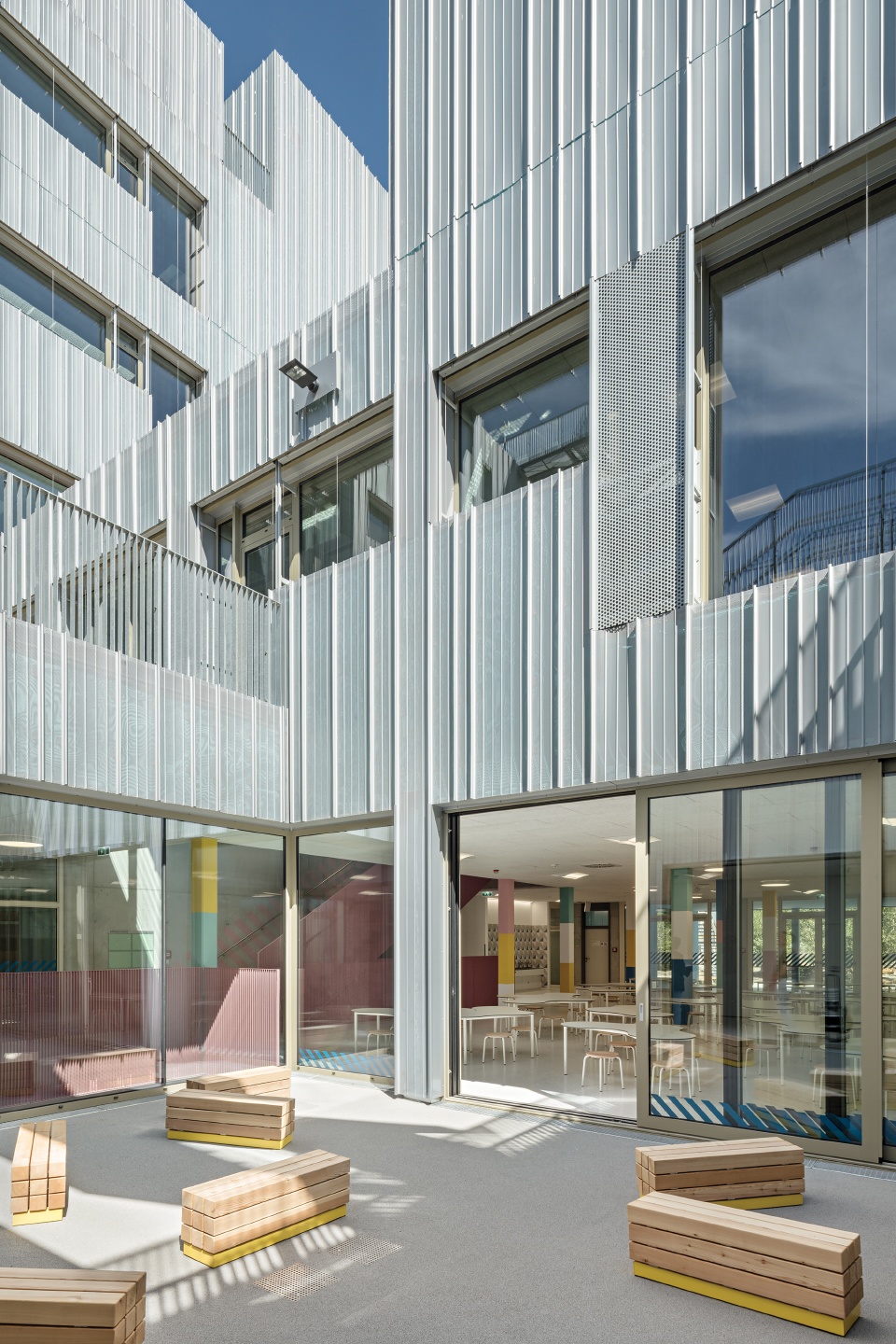 langenfeldgasse primary and vocational school by ppag architects