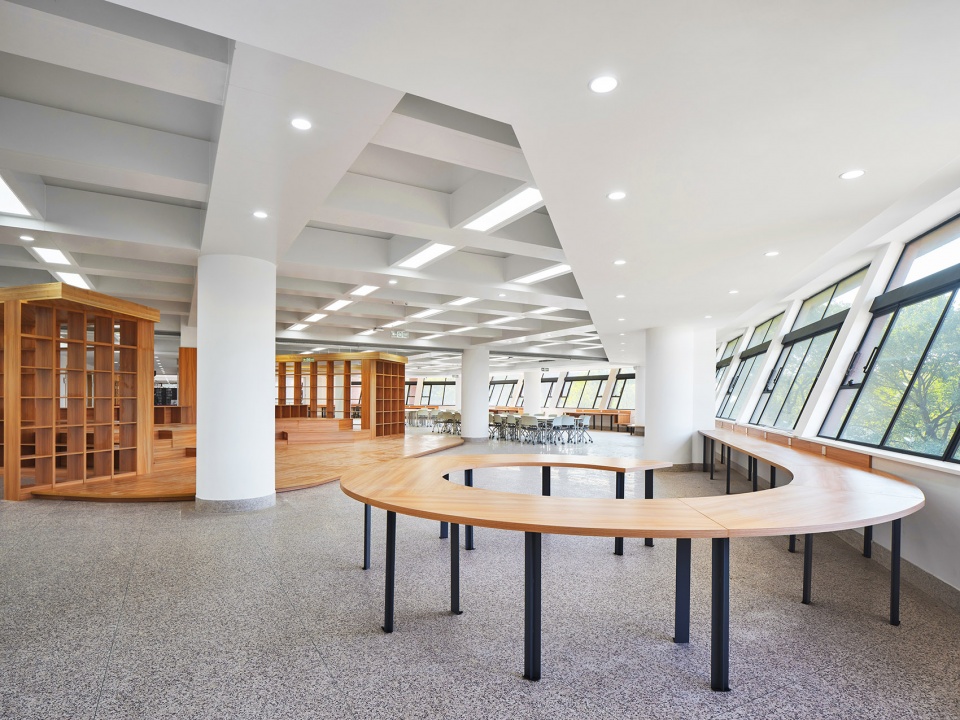 Reconstruction of Bao Yugang Library of Jiaotong University China by Oumoumou Studio
