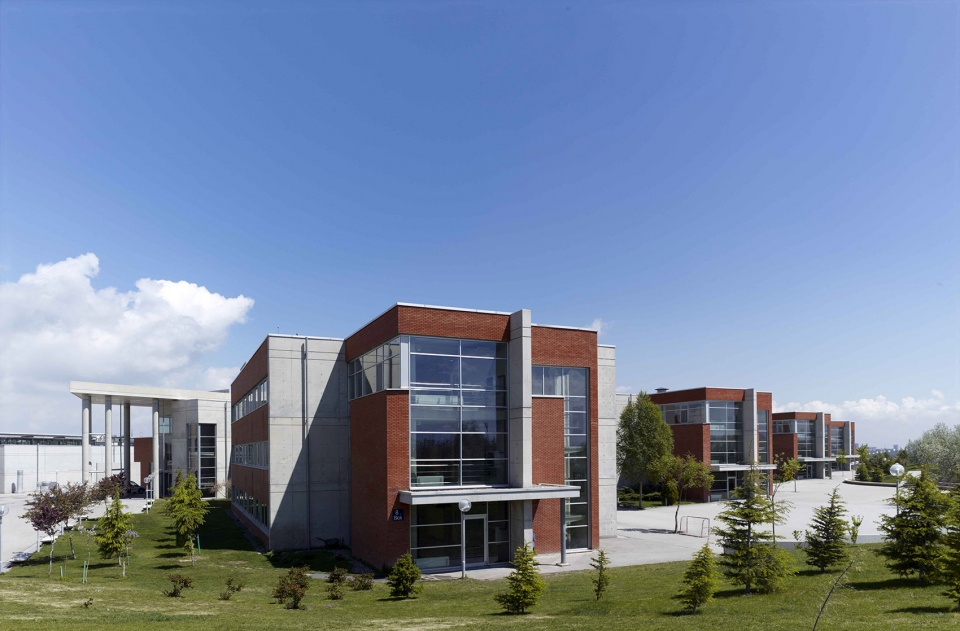 Ted Ankara College by Uygur Architects