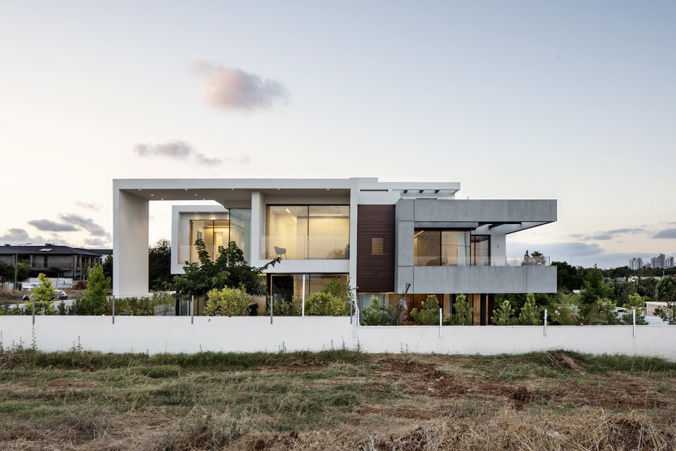 x6 two in one houses by raz melamed architect