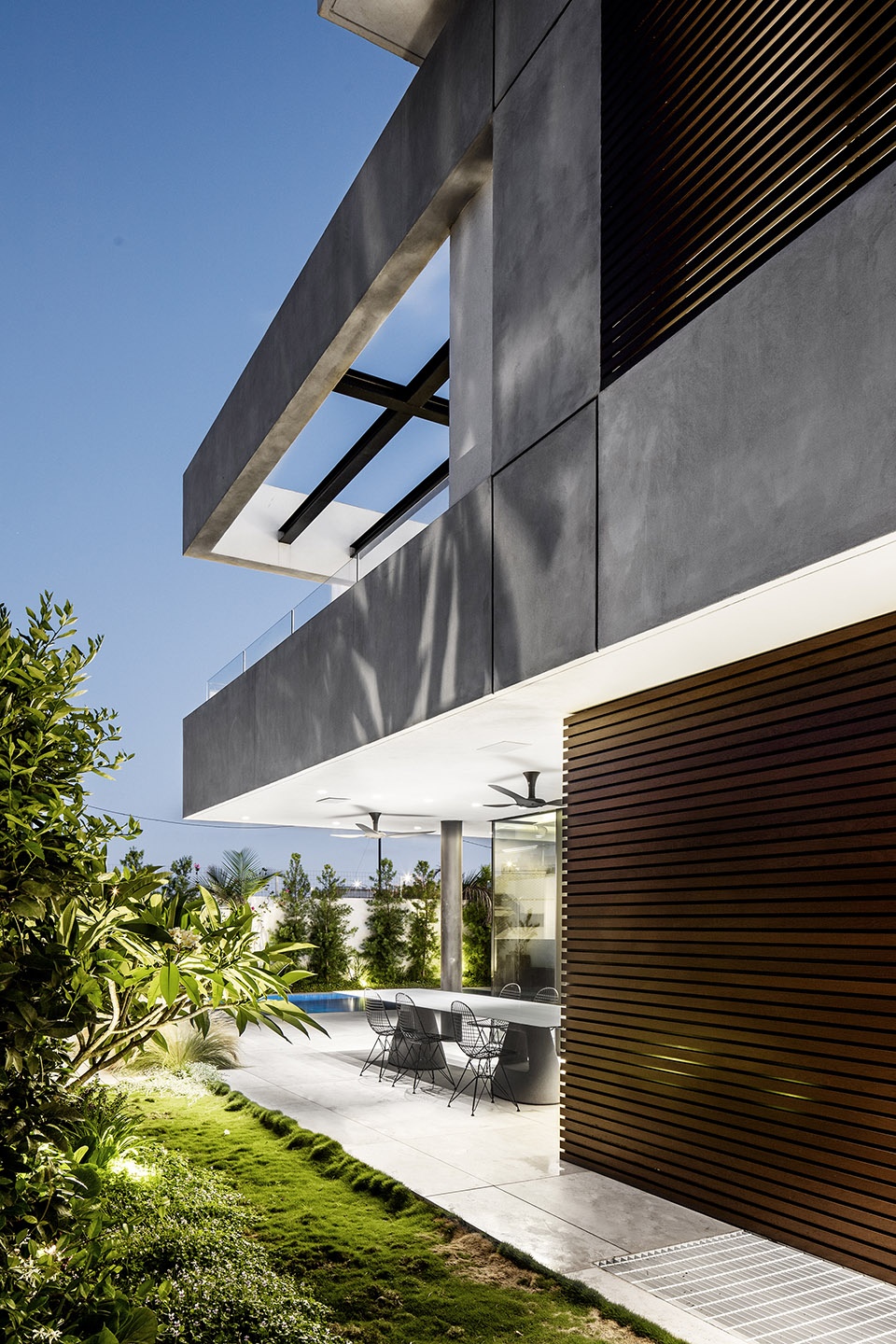 x6 two in one houses by raz melamed architect