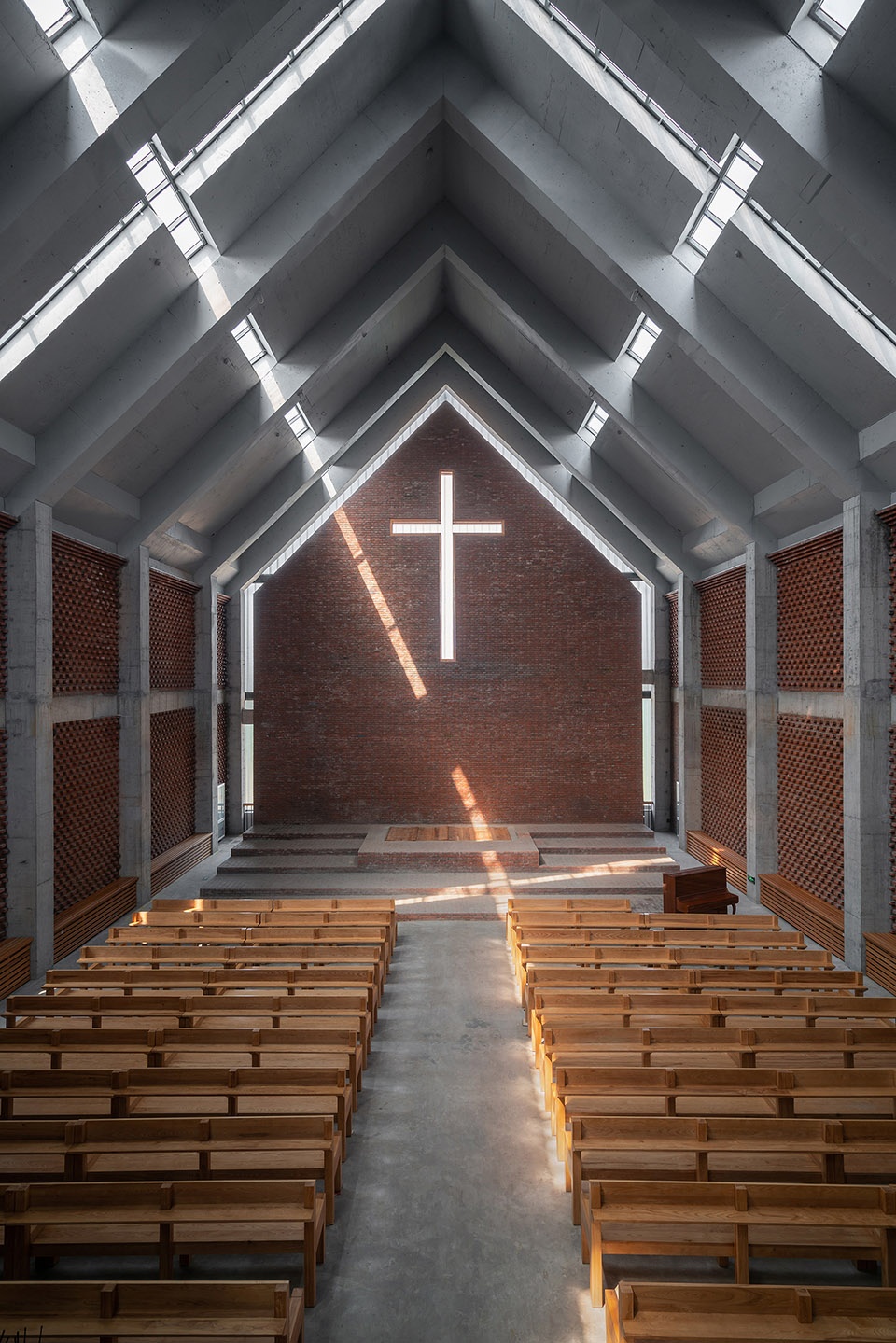 winding corridor and spectator seats on the third floor08本质