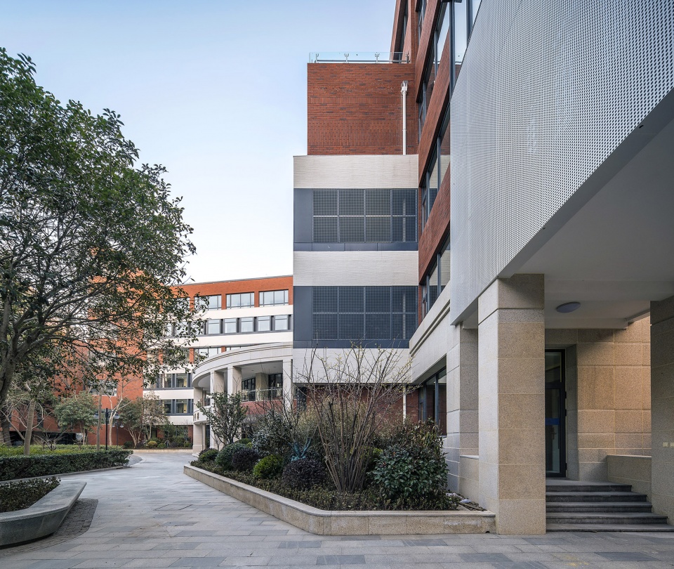Transformation of the Facade of Boxue Building HDD