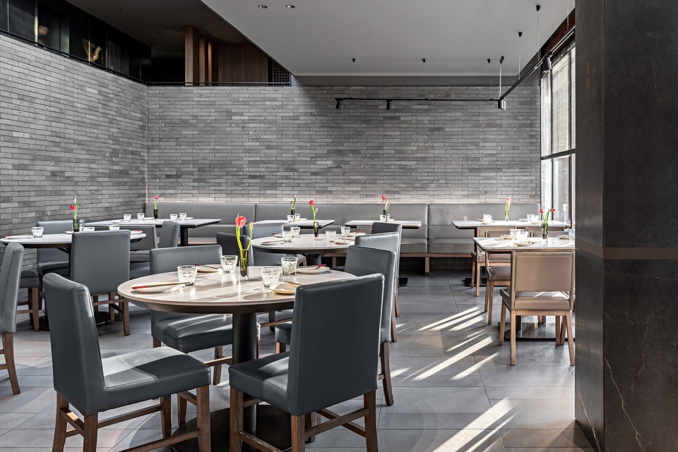 huda restaurant main store by inx design