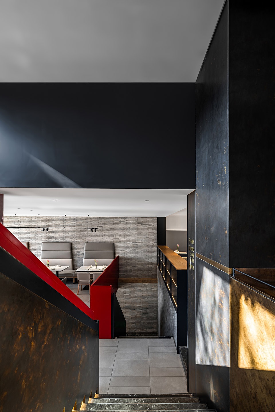 huda restaurant main store by inx design