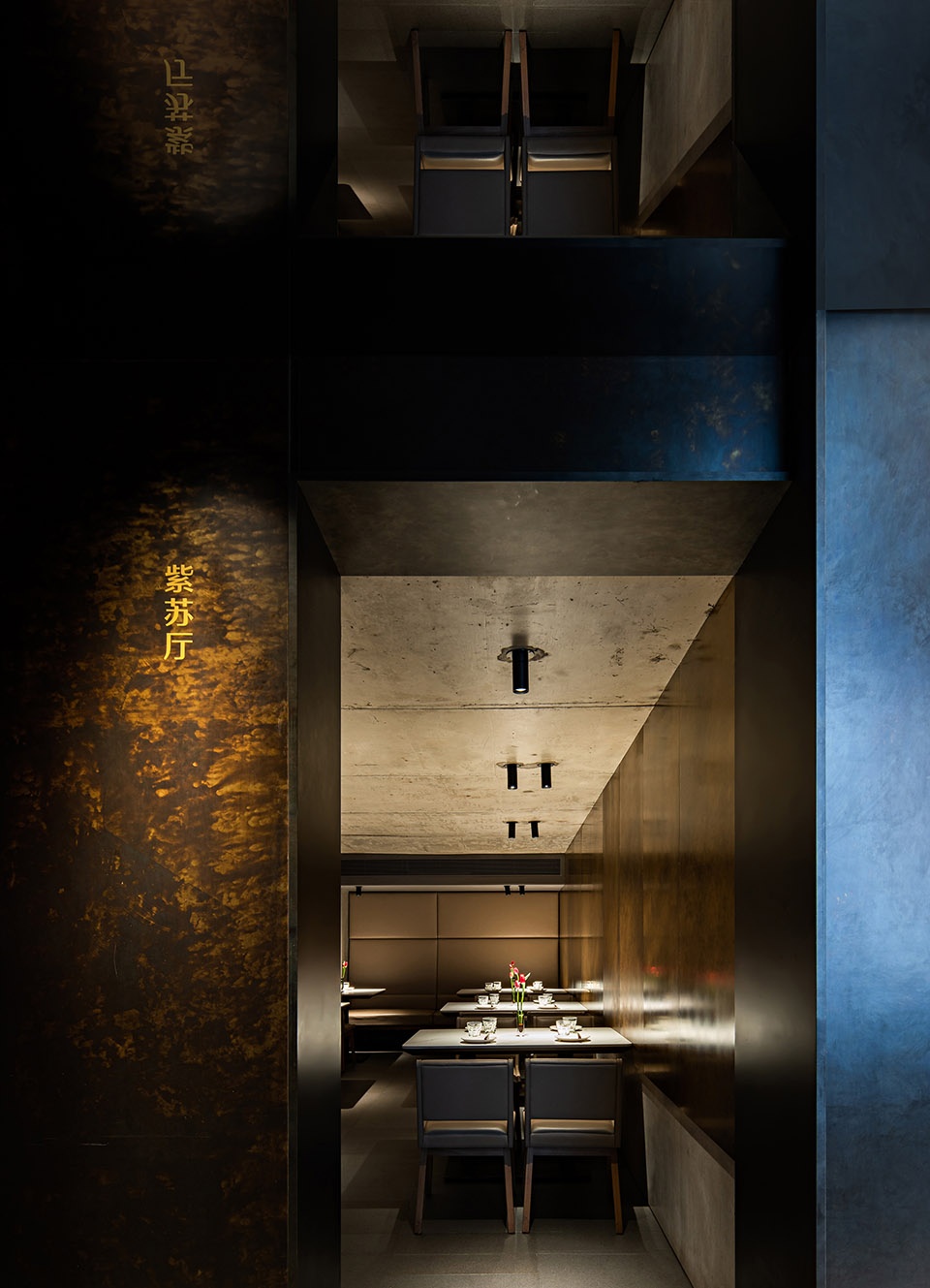 huda restaurant main store by inx design