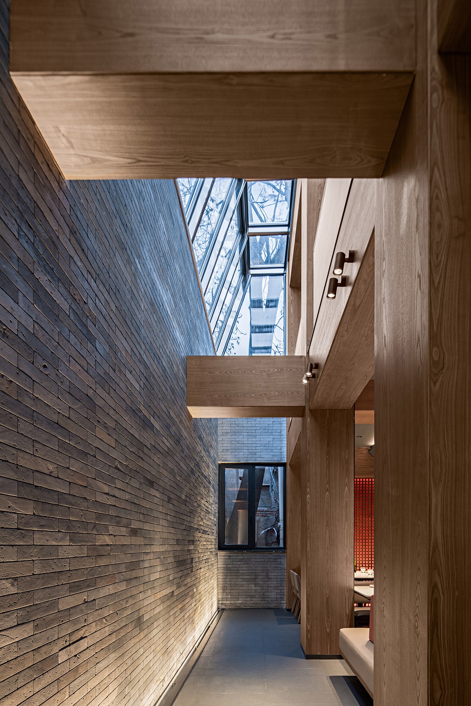 huda restaurant main store by inx design