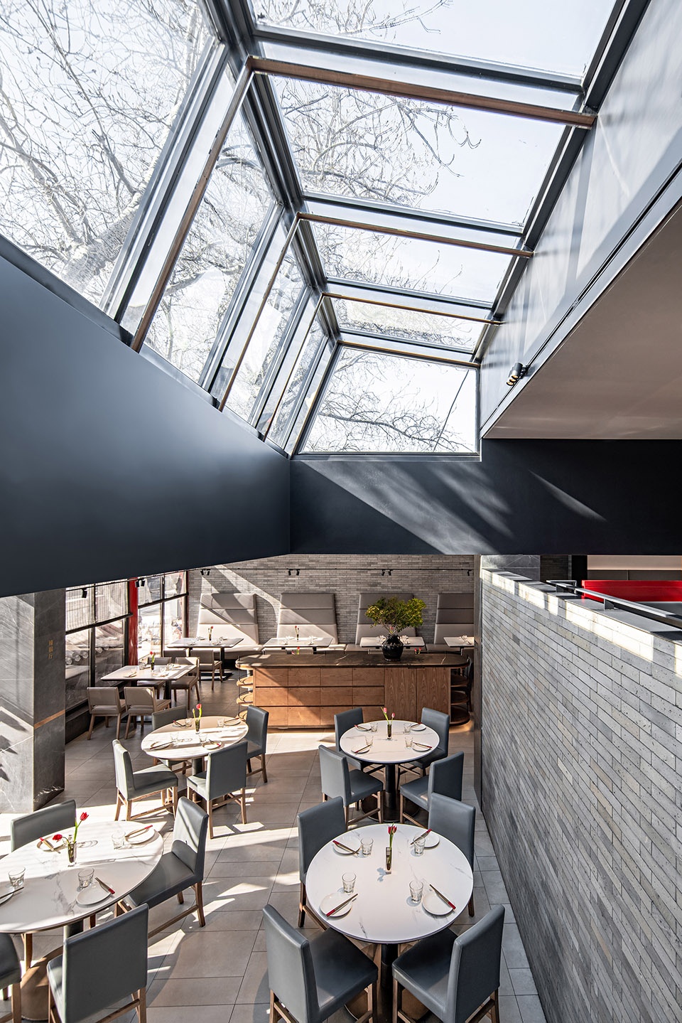 huda restaurant main store by inx design