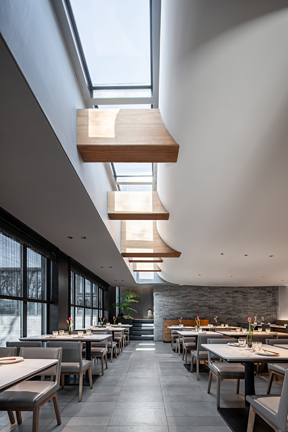 huda restaurant main store by inx design
