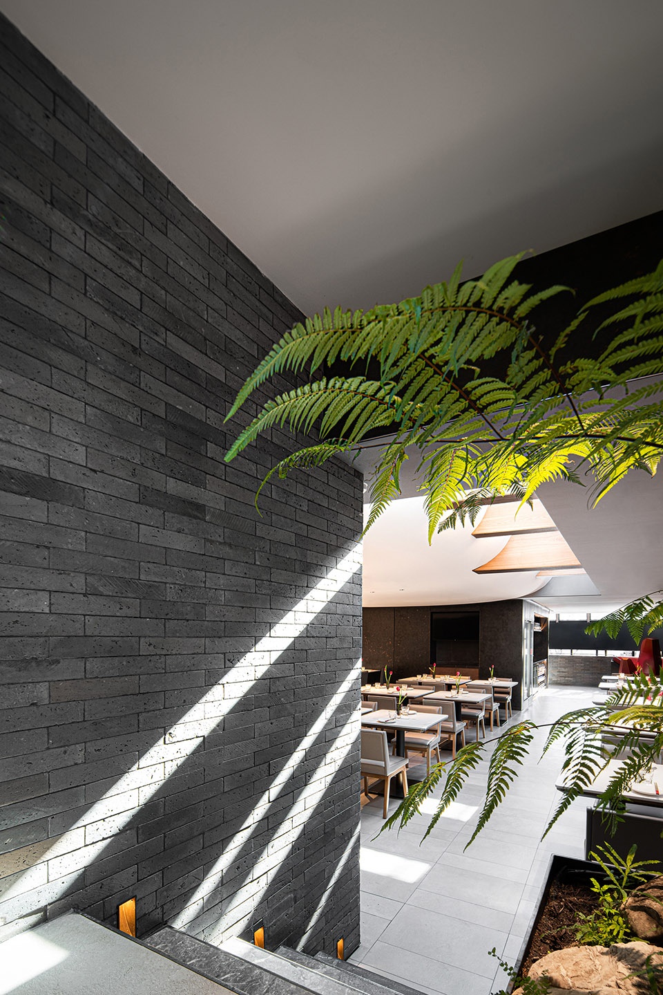 huda restaurant main store by inx design