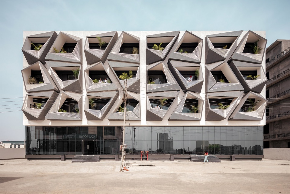Never Never Cube by Studio Ardete