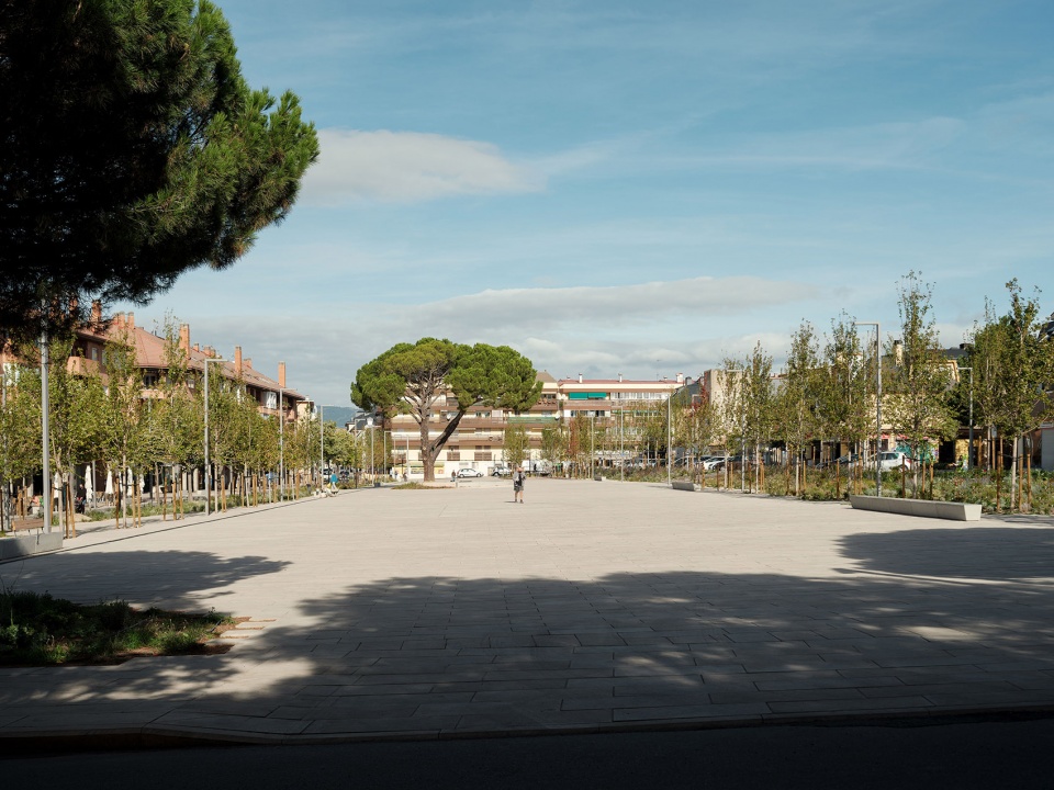 REMODELING OF BELGAS SQUARE by Contxto