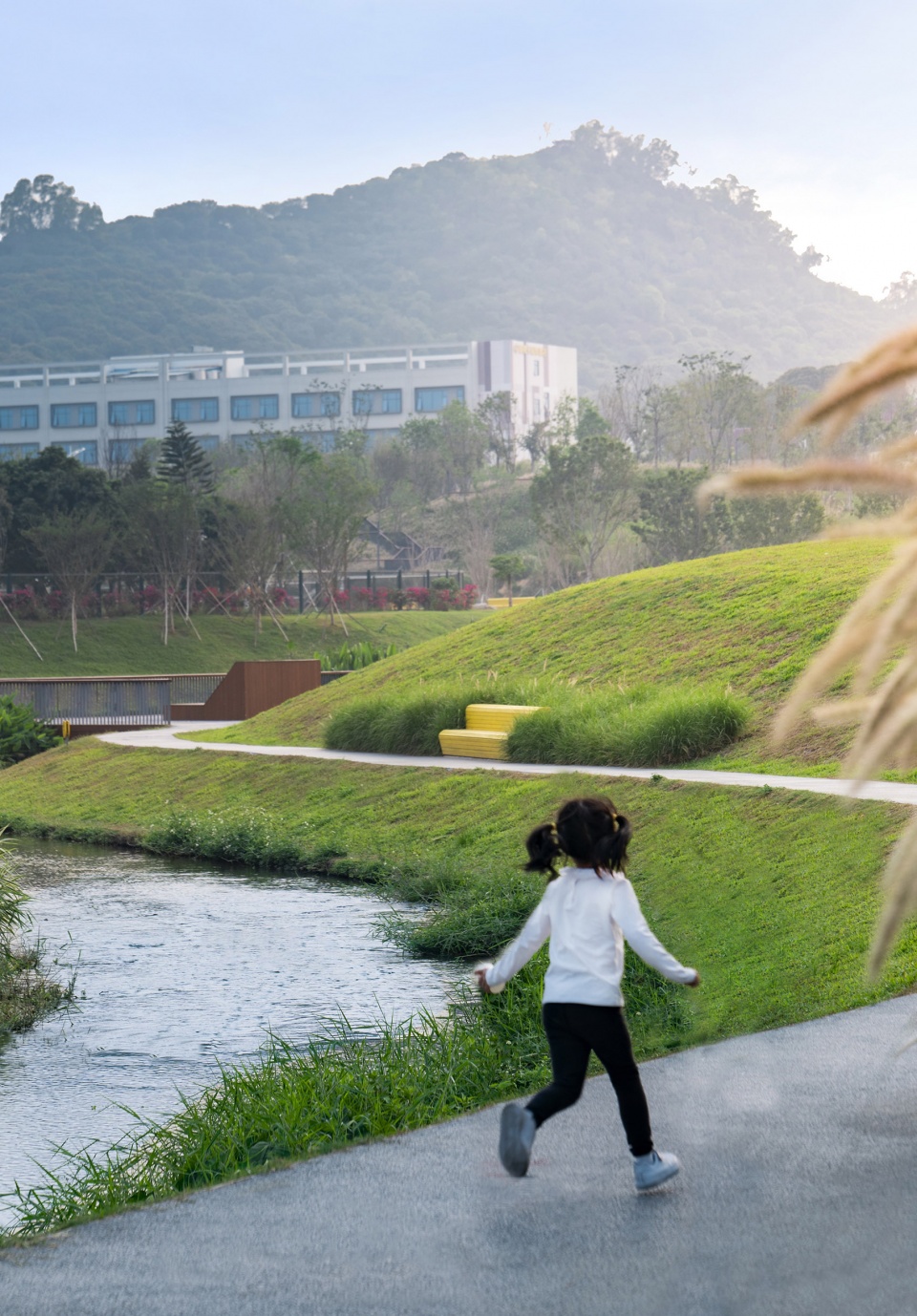The Fish leaping north and south The Landscape Revitalization in The Seventh Hospital of Zhongshan University by LA Design