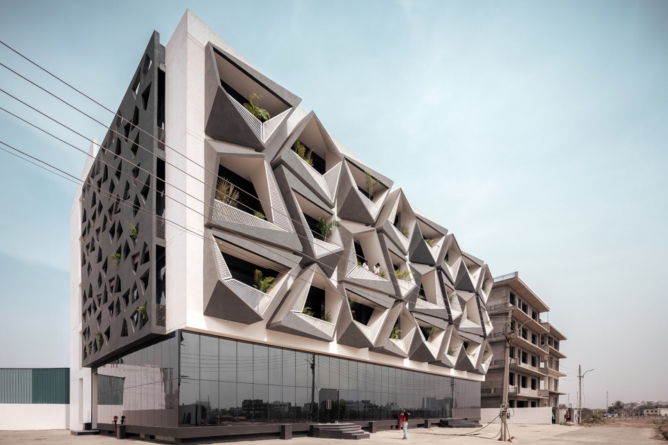Never Never Cube by Studio Ardete