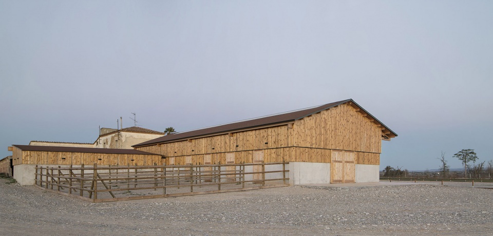 hotel equino by gabarra arquitectes