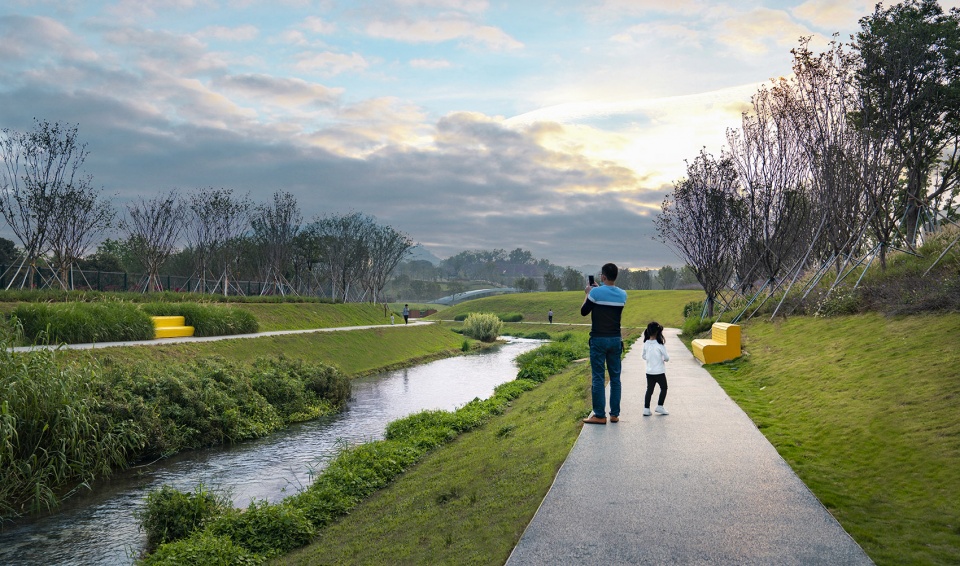 The Fish leaping north and south The Landscape Revitalization in The Seventh Hospital of Zhongshan University by LA Design