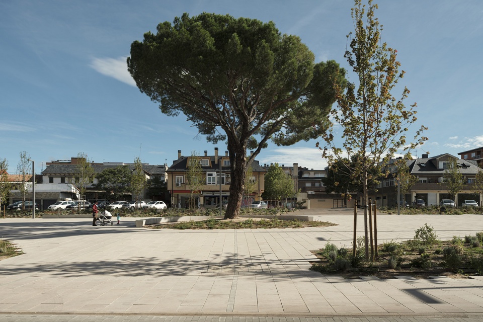 REMODELING OF BELGAS SQUARE by Contxto