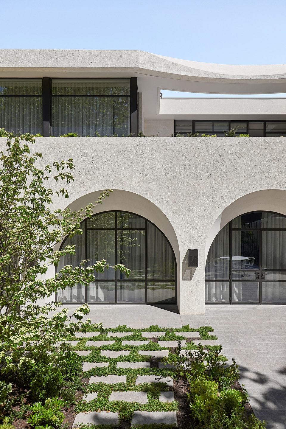 Huntingtower Road Apartments by Jolson Architecture and Interiors