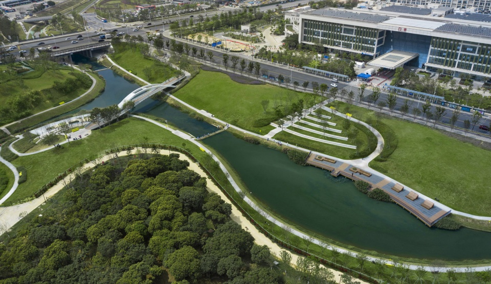 The Fish leaping north and south The Landscape Revitalization in The Seventh Hospital of Zhongshan University by LA Design