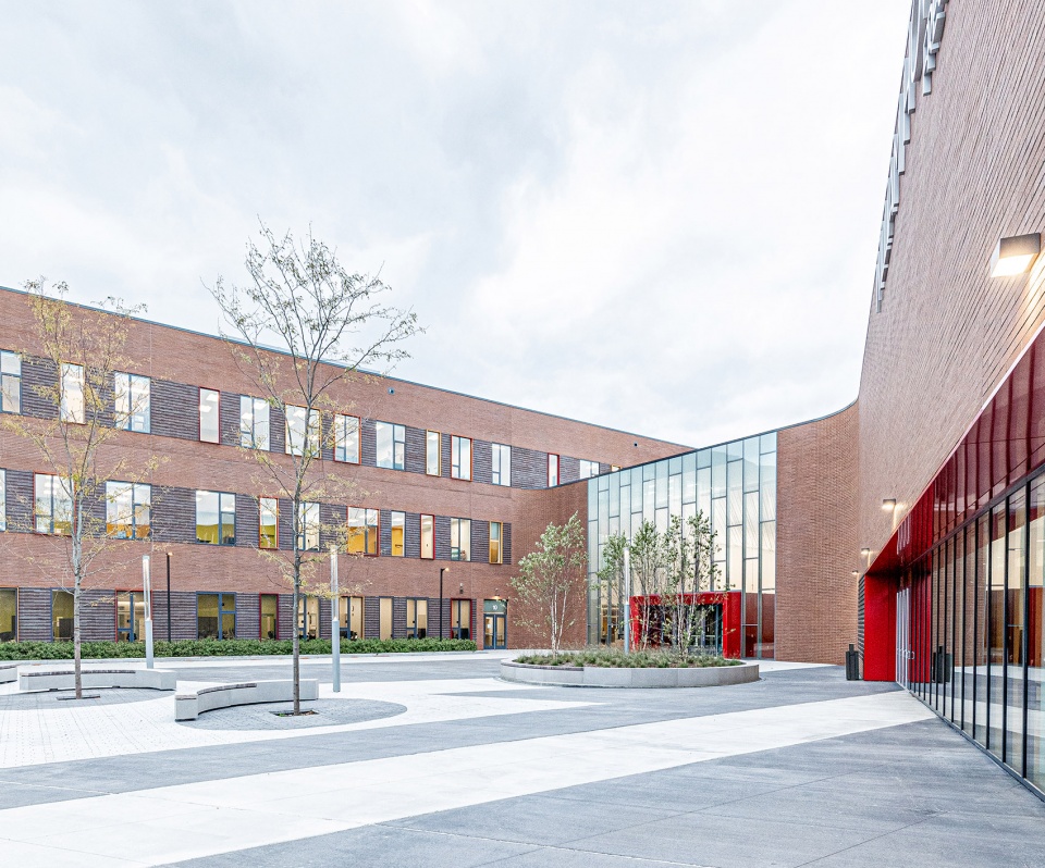 TAFT FRESHMAN ACADEMY by STL architects