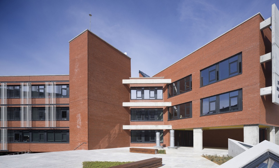 oktal duran vocational and technical anatolian high school by uygur architects