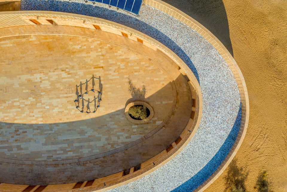 the rajkumari ratnavati girls school by diana kellogg architects