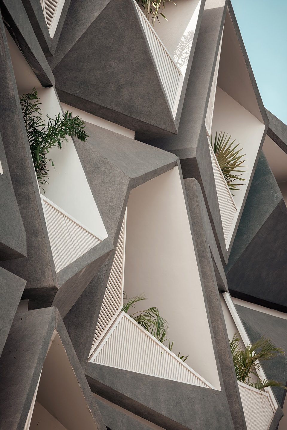 Never Never Cube by Studio Ardete