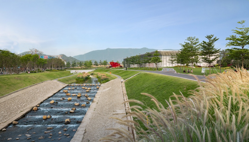 The Fish leaping north and south The Landscape Revitalization in The Seventh Hospital of Zhongshan University by LA Design