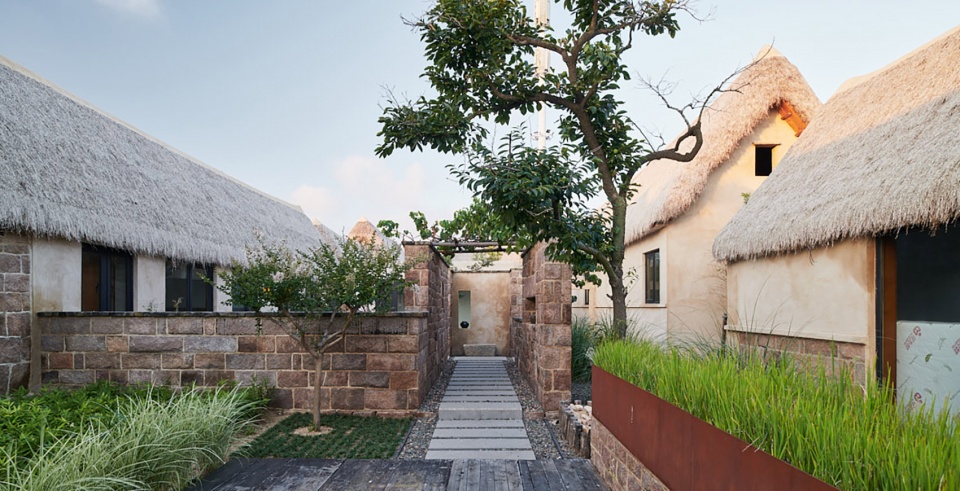 reconstruction design of seaweed bay health resort china by greyspace architects