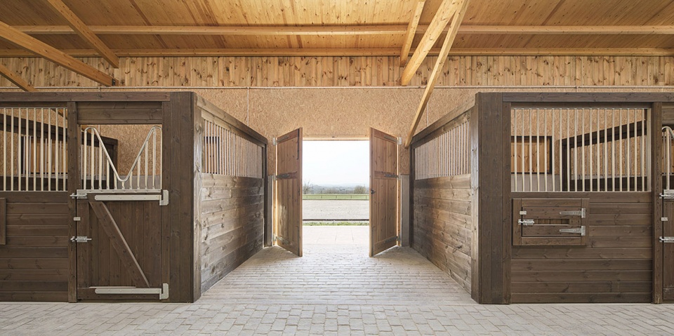 hotel equino by gabarra arquitectes 1