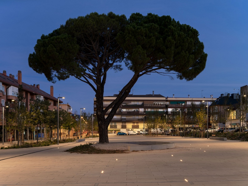 REMODELING OF BELGAS SQUARE by Contxto