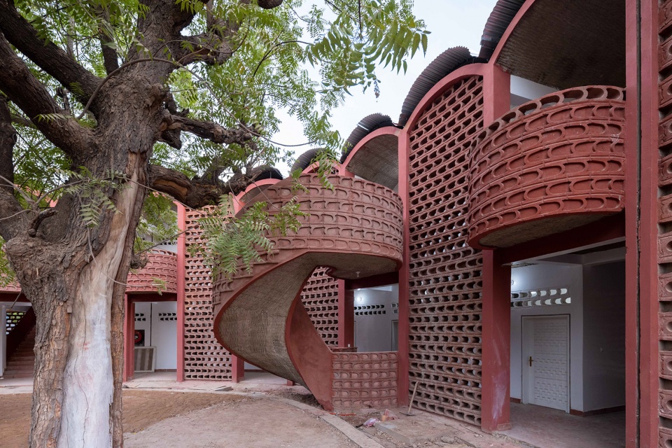 maternity and paediatric hospital in tambacounda by manuel herz architects