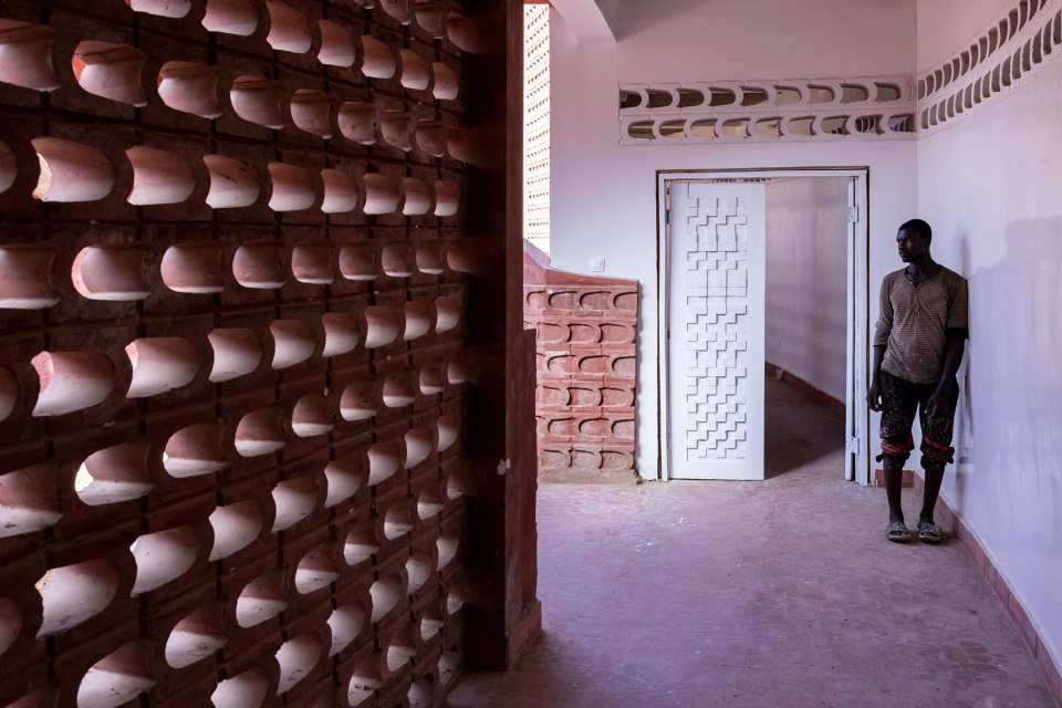 maternity and paediatric hospital in tambacounda by manuel herz architects