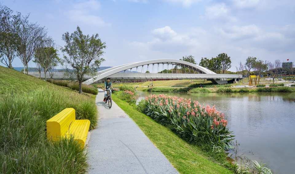 The Fish leaping north and south The Landscape Revitalization in The Seventh Hospital of Zhongshan University by LA Design