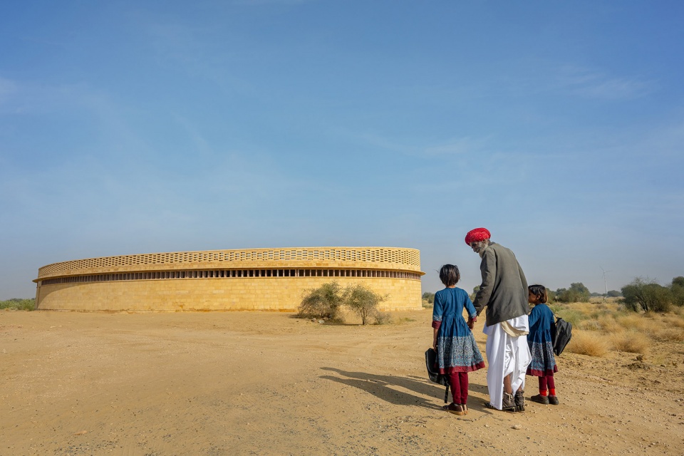 the rajkumari ratnavati girls school by diana kellogg architects