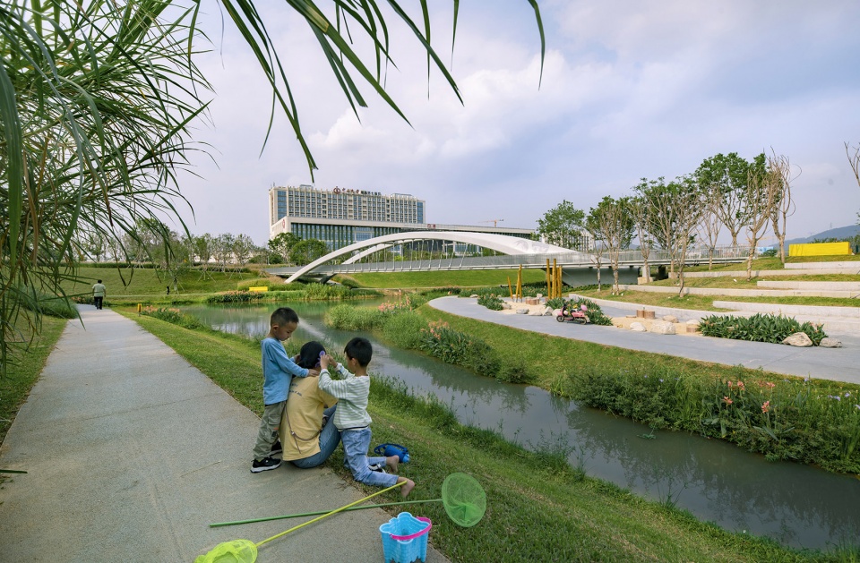 The Fish leaping north and south The Landscape Revitalization in The Seventh Hospital of Zhongshan University by LA Design