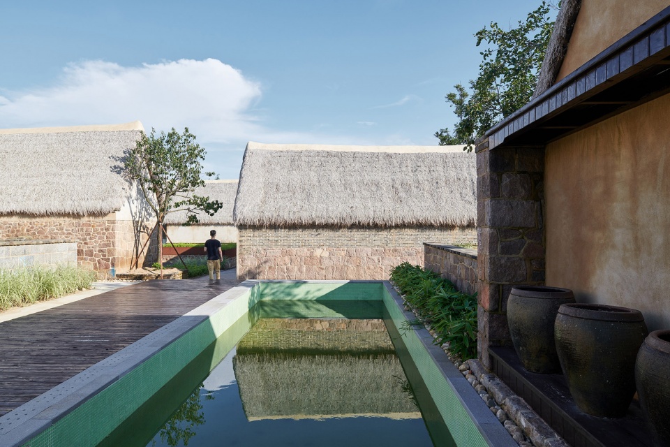 reconstruction design of seaweed bay health resort china by greyspace architects
