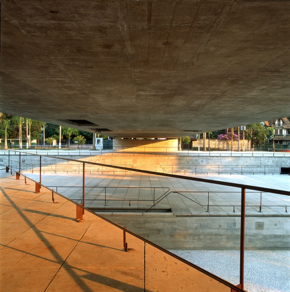 commemorate Paulo Mendes da Rocha 1