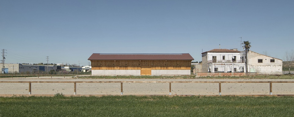 hotel equino by gabarra arquitectes