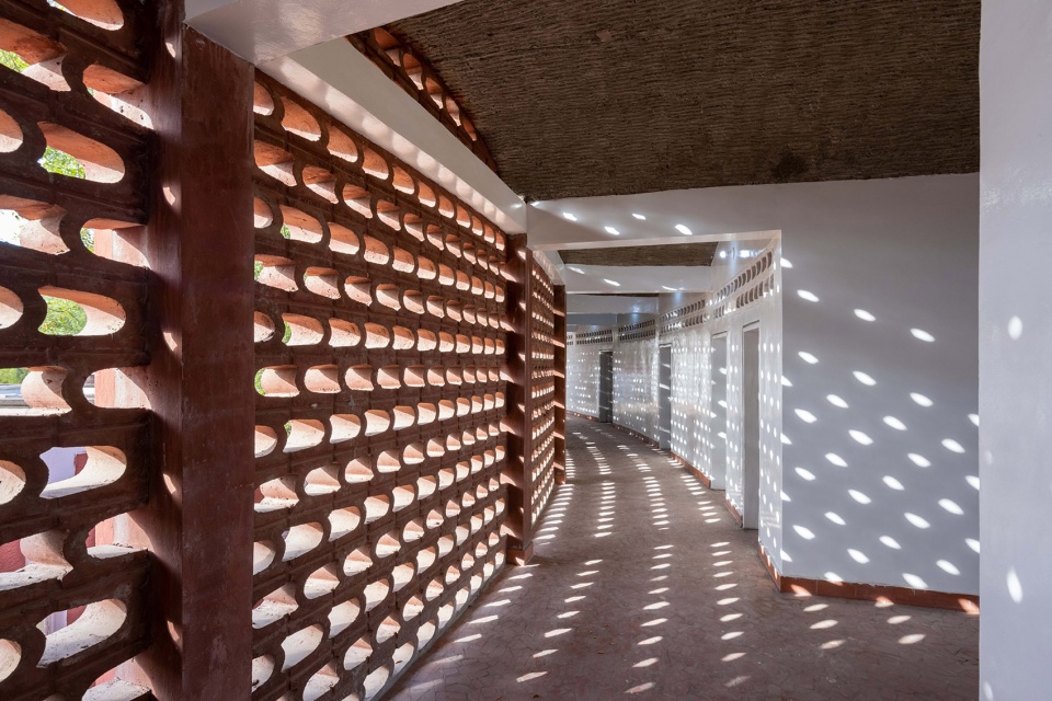 maternity and paediatric hospital in tambacounda by manuel herz architects