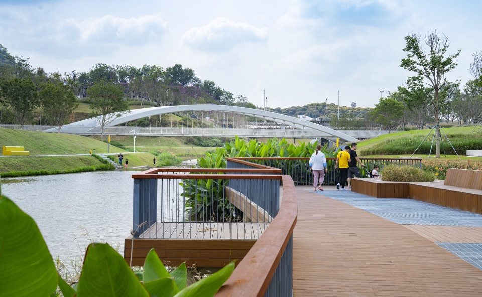 The Fish leaping north and south The Landscape Revitalization in The Seventh Hospital of Zhongshan University by LA Design